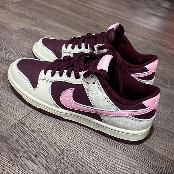 Nike Dunk Low Valentine - Picture 2 of 5